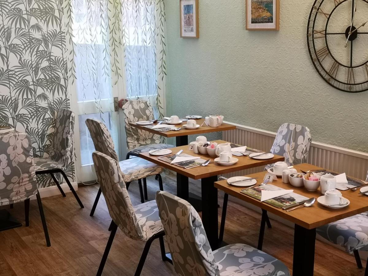The Phoenix Guest House Скарборо Экстерьер фото