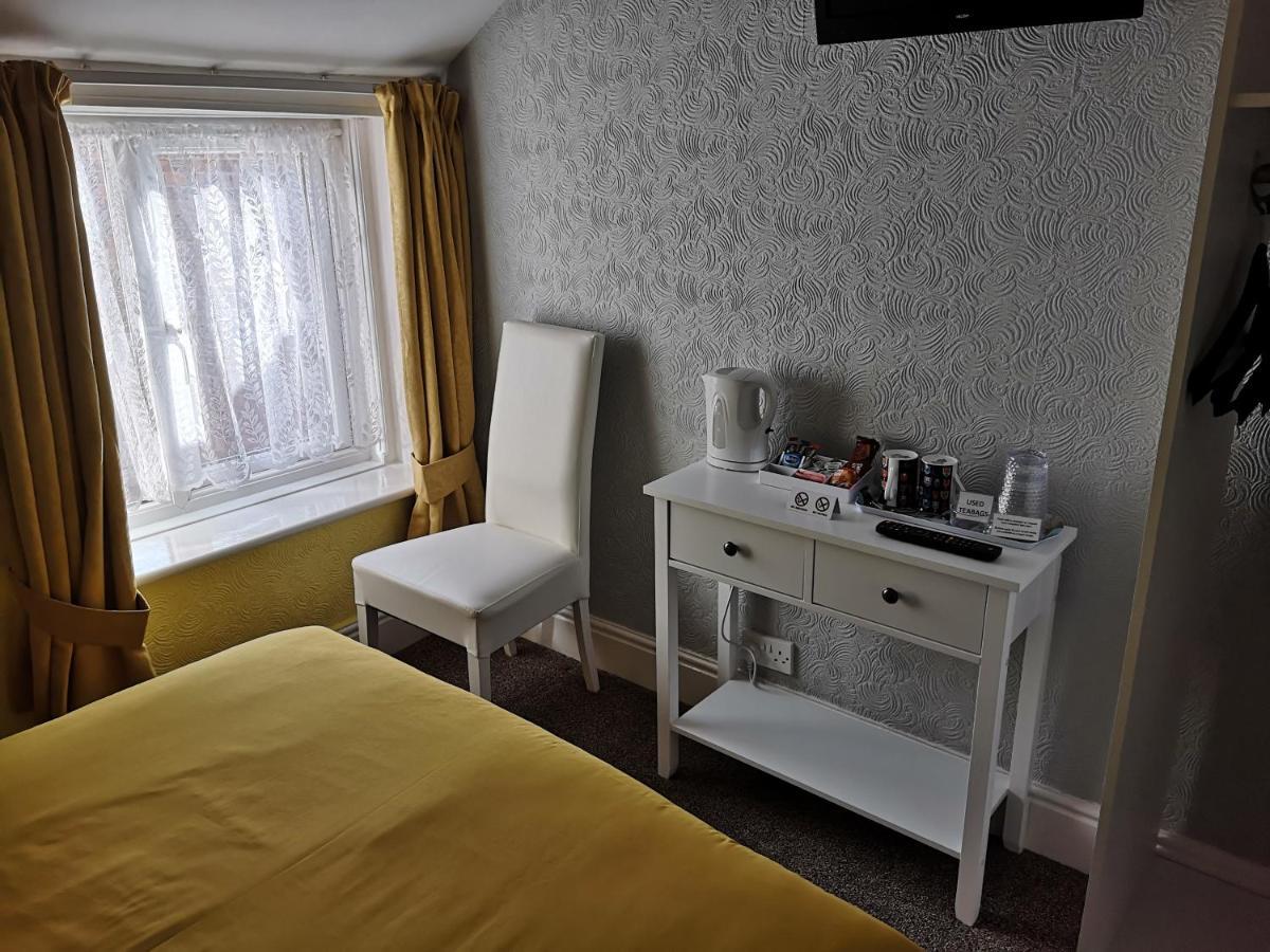 The Phoenix Guest House Скарборо Экстерьер фото