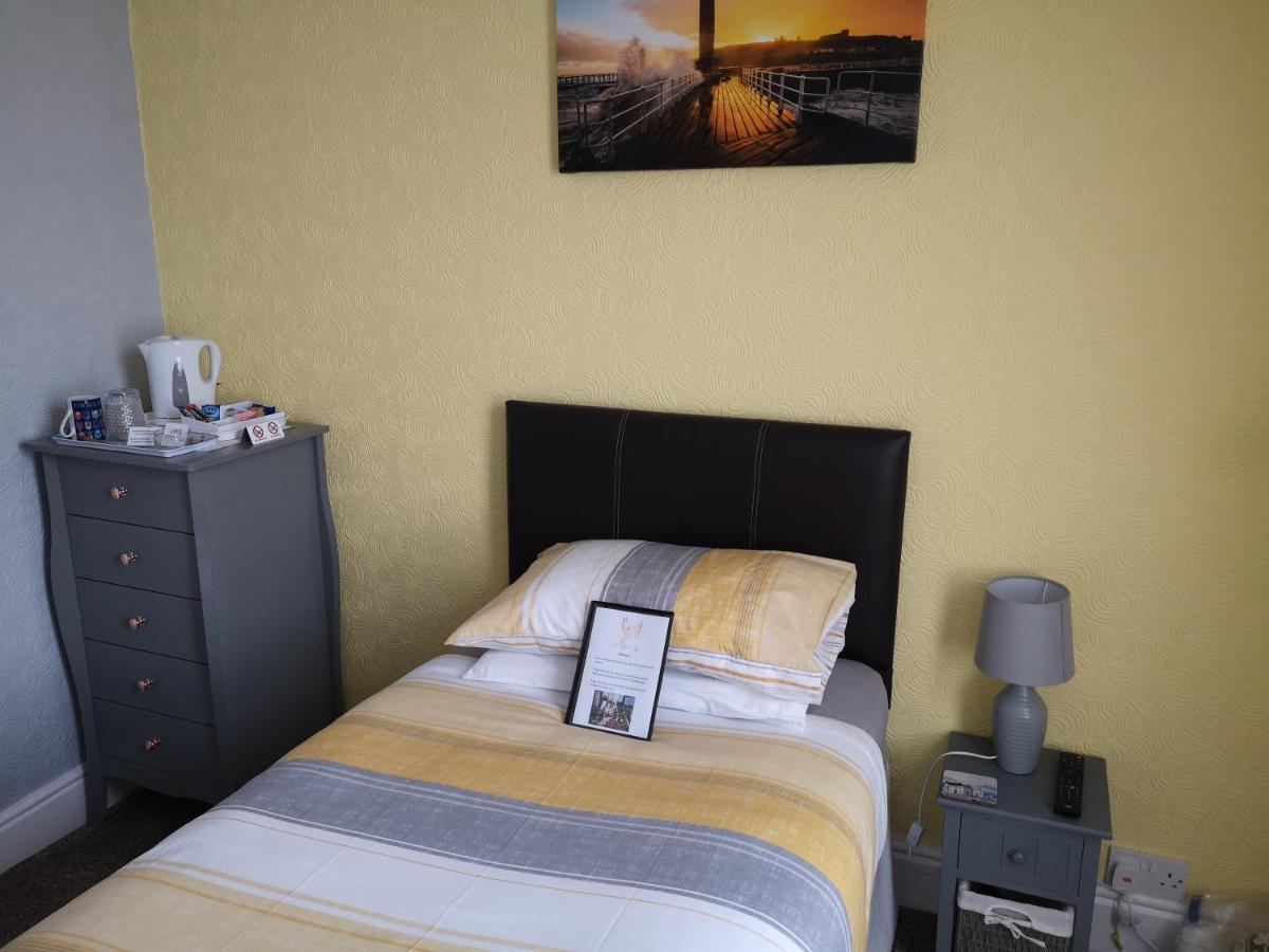 The Phoenix Guest House Скарборо Экстерьер фото