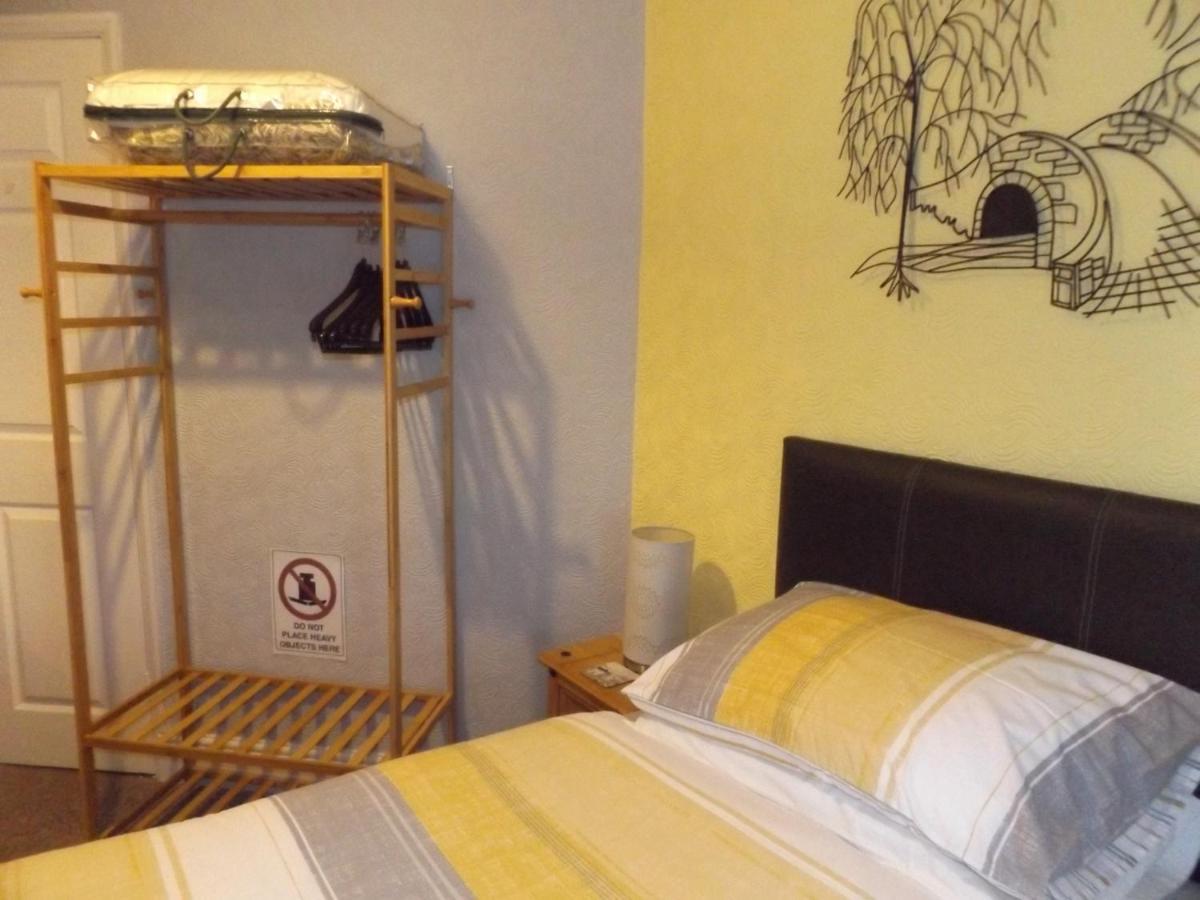 The Phoenix Guest House Скарборо Экстерьер фото